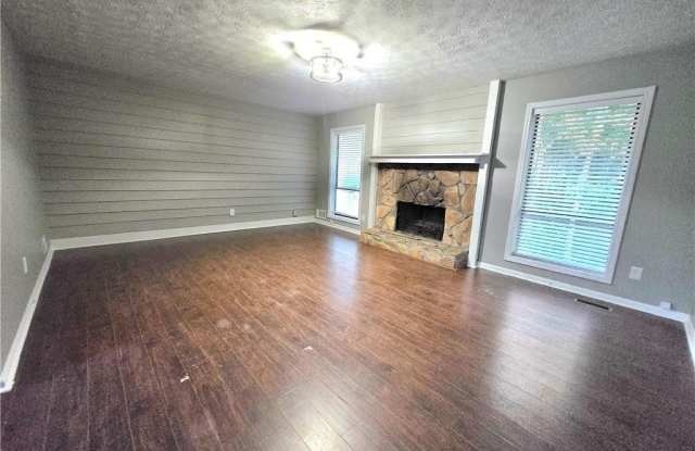 2982 Hillwood Drive Gallery 2