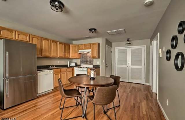307 WESTFIELD Gallery 4