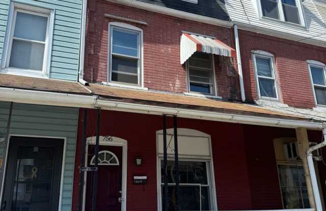 THREE/FOUR Bedroom/ONE Bath Row photos photos