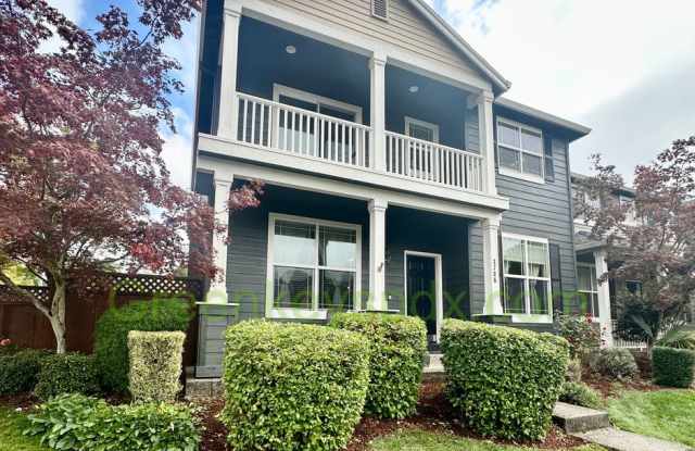 Beautiful 3 Bedroom 2.5 Bath House with fully fenced yard and attached garage! - 3706 Southeast Oakleaf Street, Hillsboro, OR 97123 Beautiful 3 Bedroom 2.5 Bath House with fully fenced yard and attached garage! - 3706 Southeast Oakleaf Street, Hillsboro, OR 97123