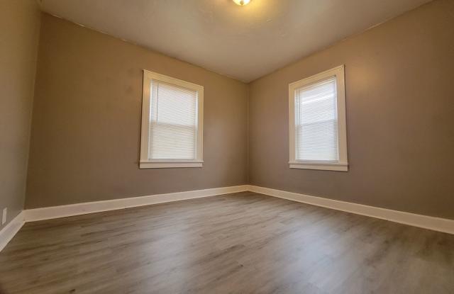 2111 W 8th St Anderson, In photos photos