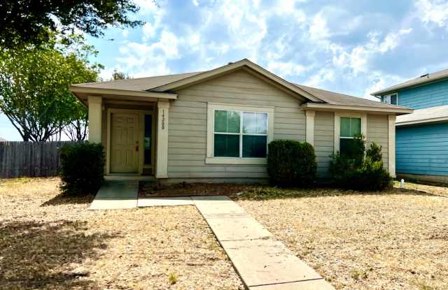 4 bedroom, 2 bath, 1 story home in Manor photos photos