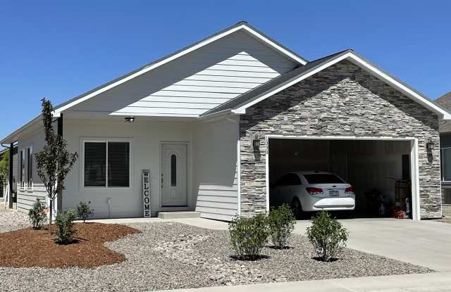 1333 Weminuche Avenue - 1333 Weminuche Avenue, Montrose, CO 81401