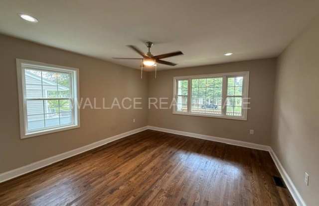 NEW RENTAL RATE...TOTALLY RENOVATED 3 BEDROOM HOUSE MINUTES FROM NEW SMOKIES STADIUM!! Gallery 3