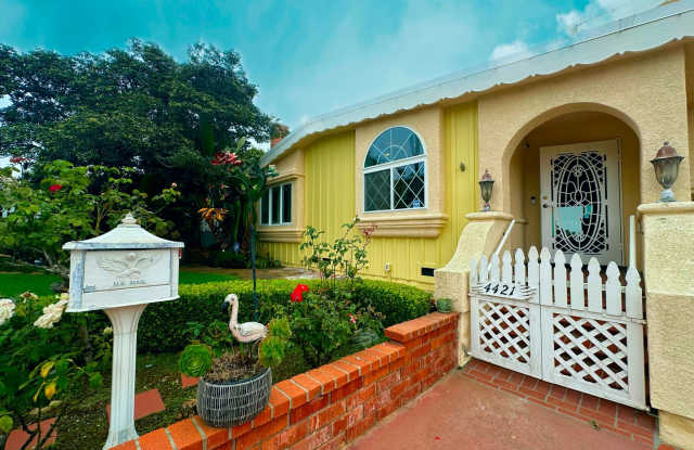Breathtaking Ocean Views | 4BR Coastal Home in Ocean Beach Gallery 3