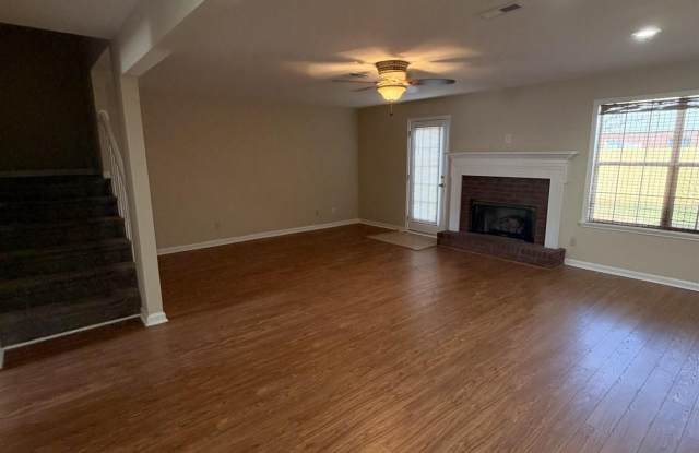 261 IVY PLACE Gallery 3