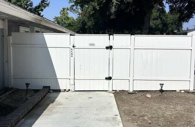 1292 North Laurel Avenue - B photos photos