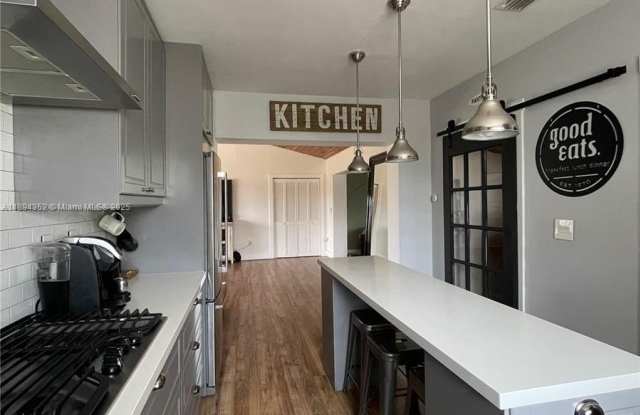 8301 SW 27th Ter photos photos