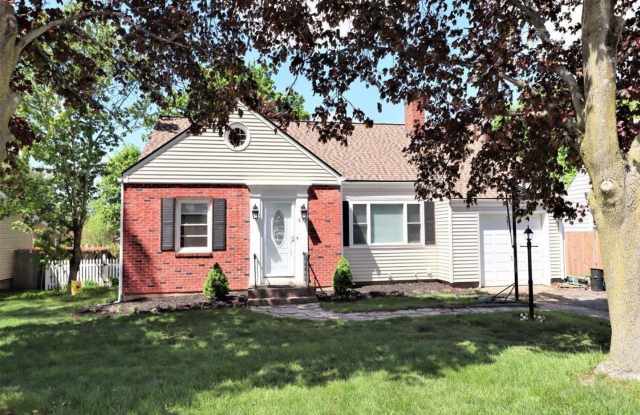 Beautiful 5 Bed, 2 Bath Single Family Cape for Rent in East Hartford! Gallery 1