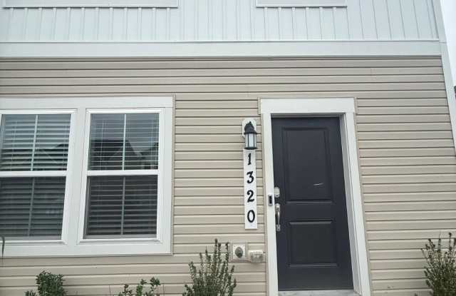 1320 RED CLOVER Lane Gallery 2