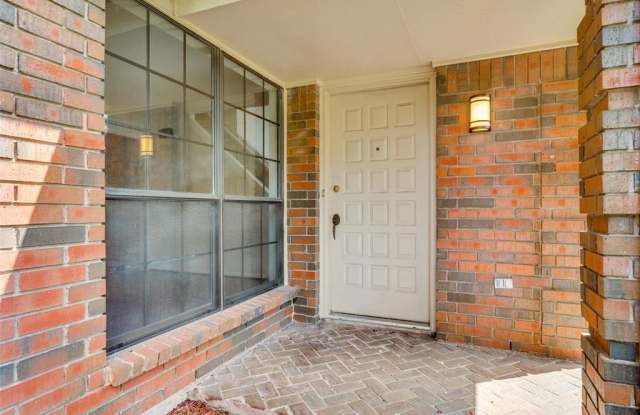 1929 Meadowview Court Gallery 3