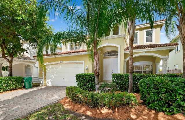 8955 SW 207th St photos photos