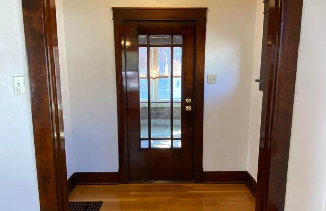 Available Now: 2 Bed 2 Bath Gallery 4