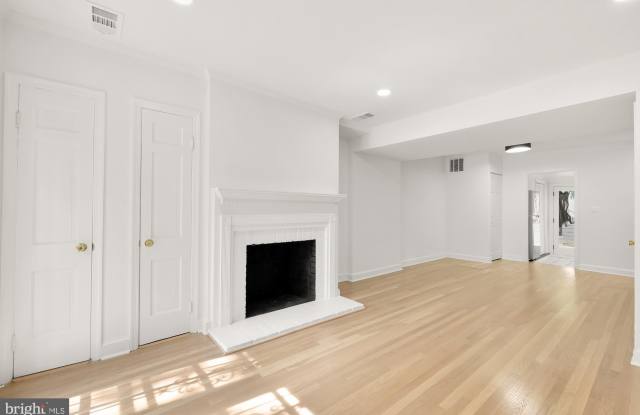 541 4TH Street SE Gallery 2