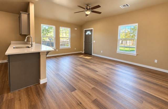 Spacious 3-Bedroom, 2-Bathroom Home for Rent in a Convenient Lawton Location! Gallery 4