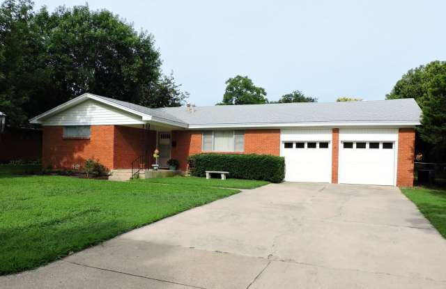 Live in Benbrook! - 1206 Park Center Street, Benbrook, TX 76126