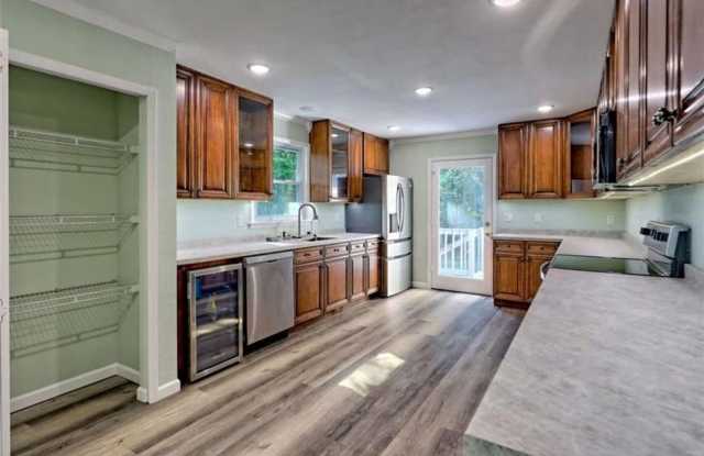 Spacious 4BR House in Blairsville Gallery 3