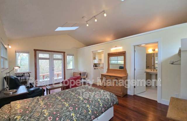 1850 Dakin St - 1850 Dakin Street, Bellingham, WA 98229