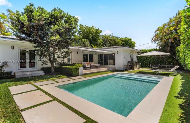 1531 Consolata Ave photos photos