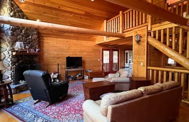 Winter Getaway Log Cabin in Meredith, NH — 2 Bed / 2 Bath (Large, Cozy, Woodsy!) Gallery 4