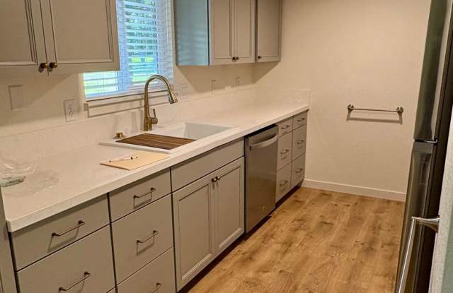 Jacksonville Oregon 2 Bedroom, 2 Bath Apartment Hard to find Long term Rental Gallery 3