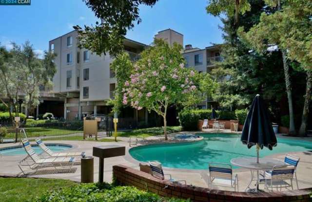 Wow! Stunning, FULLY FURNISHED 1 bd 1 bath, 825 sq ft condo in Keys Condos - 420 North Civic Drive, Walnut Creek, CA 94596