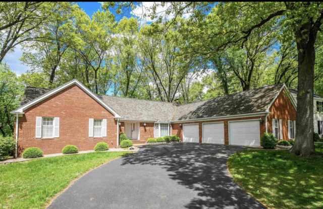6407 N Jamestown Rd - 6407 North Jamestown Road, Peoria, IL 61615