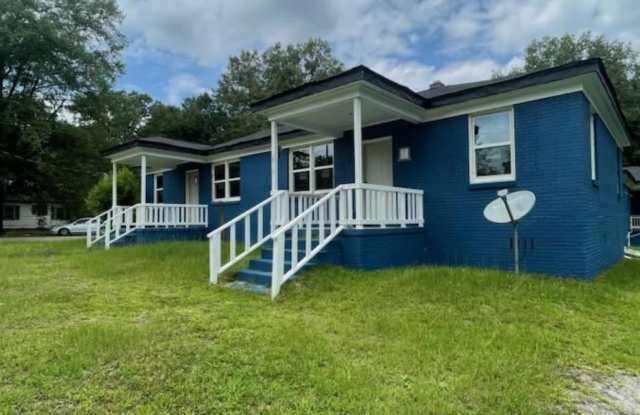 Charming 2-Bedroom Duplex in Prime Location – Comfort, Style & Convenience - 2304 Center St photos photos