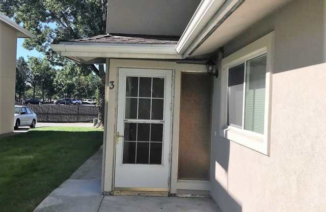 Cute Condo Close to Meadowood Mall Gallery 1