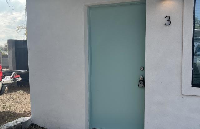 1215 East Mission Lane - 3 photos photos