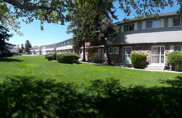 Central and updated 3 bedroom 1.5 bath townhome Gallery 3