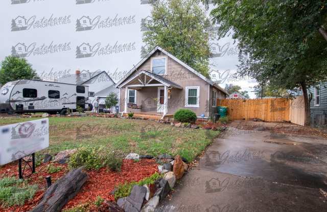 Spacious 3-Bedroom Englewood Home with Large Yard, Oversized Kitchen & 2-Car Garage Gallery 1
