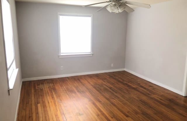 2219 Dickens Road Gallery 3