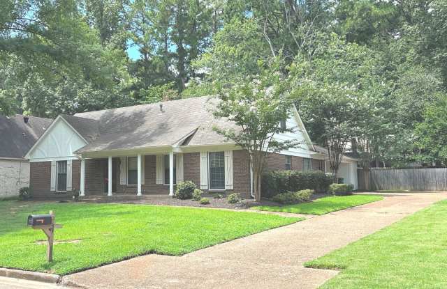 Spacious Germantown home! Walking distance to Farmington Elementary. Small pets are welcome. 2 bedrooms down. photos photos