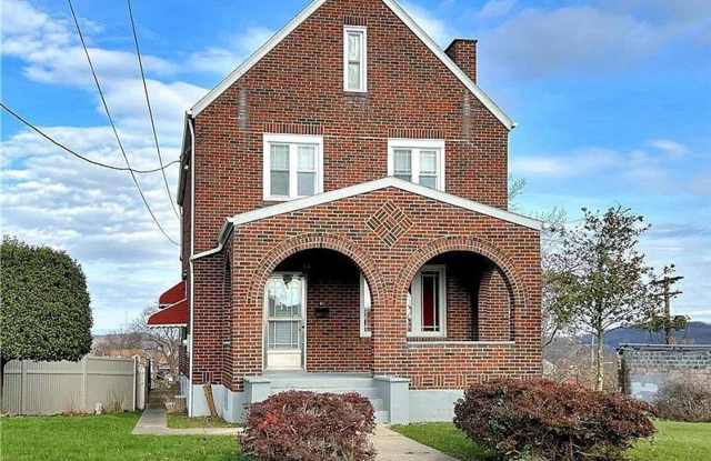 Gorgeous all brick home for rent! photos photos
