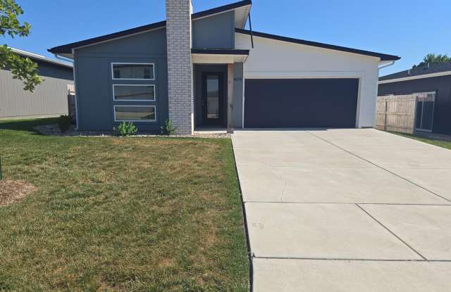3 Bed | 2 Bath single family home in beautiful, quiet neighborhood photos photos