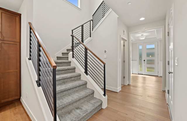 4-Bed, 2.5-Bath Beautiful Home in Shoreline — 2-Car Garage w/ EV Charging, A/C, Top-Rated Schools, Nearby Walking Trails Gallery 4