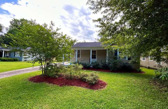Unique 3 Bedroom Home Located Across from Webb Park photos photos