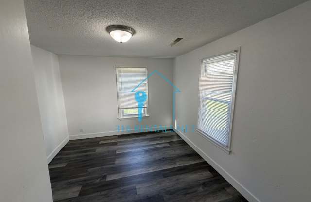 $850 - 2 bed 1 bath - Single Family Home Gallery 3