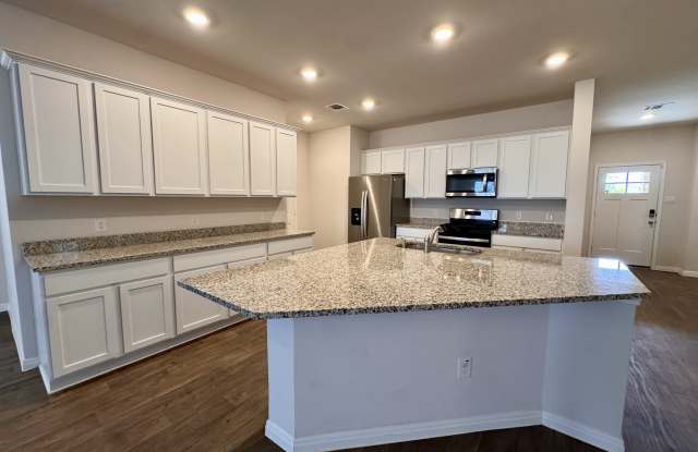 267 Evergreen Sumac Loop Gallery 2