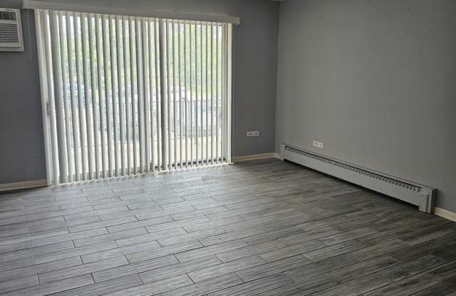 18361 Glen Oak Avenue Gallery 3