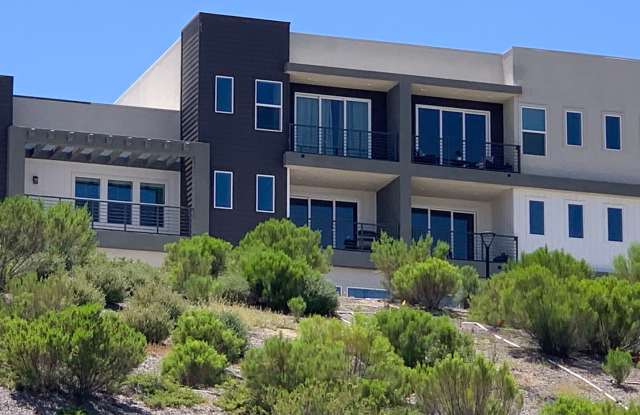 State of the Art-Trendy 1+1 Luxury Condo in FivePoints Valencia. photos photos