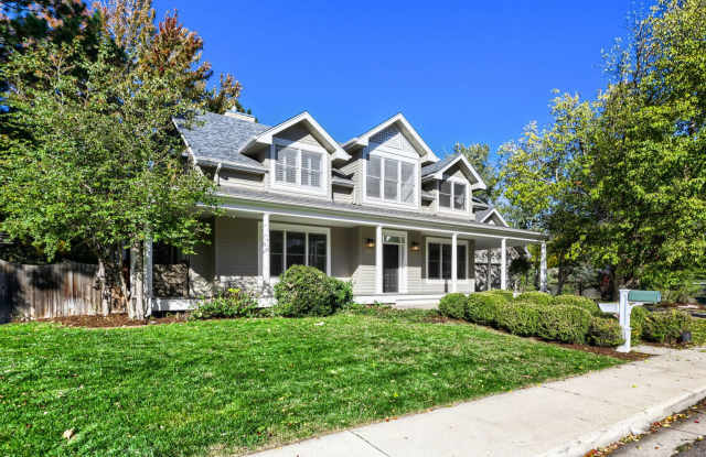 Luxury 5 Bedroom Home with Private Backyard, Professional Landscaping Included Gallery 3