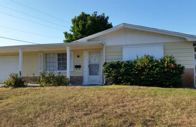 3505 Windham Dr - 3505 Windham Drive, Beacon Square, FL 34691