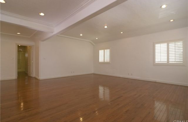 4860 W 99th Street Gallery 4