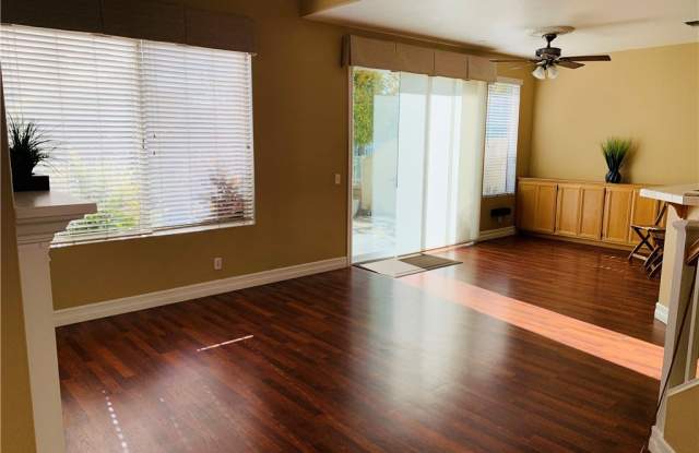 27511 Hyatt Court Gallery 2