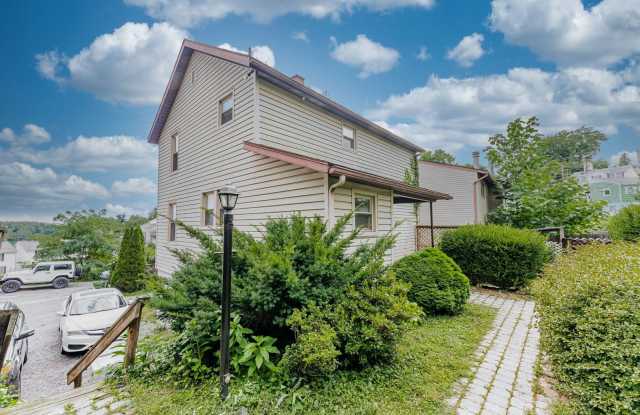 3 Br. 1 Ba. House in Morgantown - Available 07/10/2026 photos photos