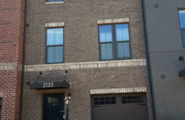3 Bedroom Townhouse - City Living with a Garage photos photos