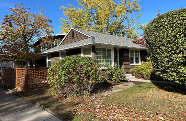 Beautifully updated 1 bedroom 1 bathroom home in great neighborhood! Gallery 3