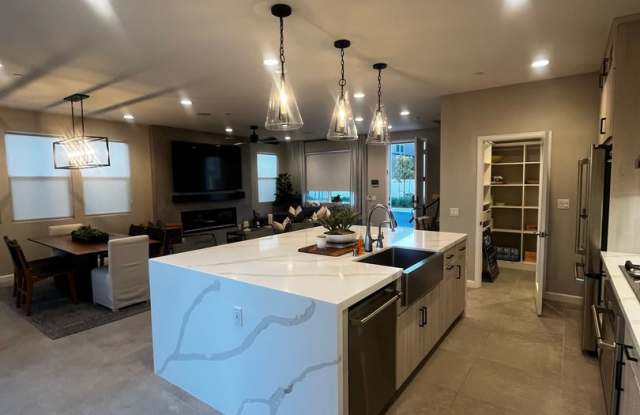 SHOWS BETTER THAN A MODEL HOME – FULLY FURNISHED & MOVE-IN READY! Gallery 1